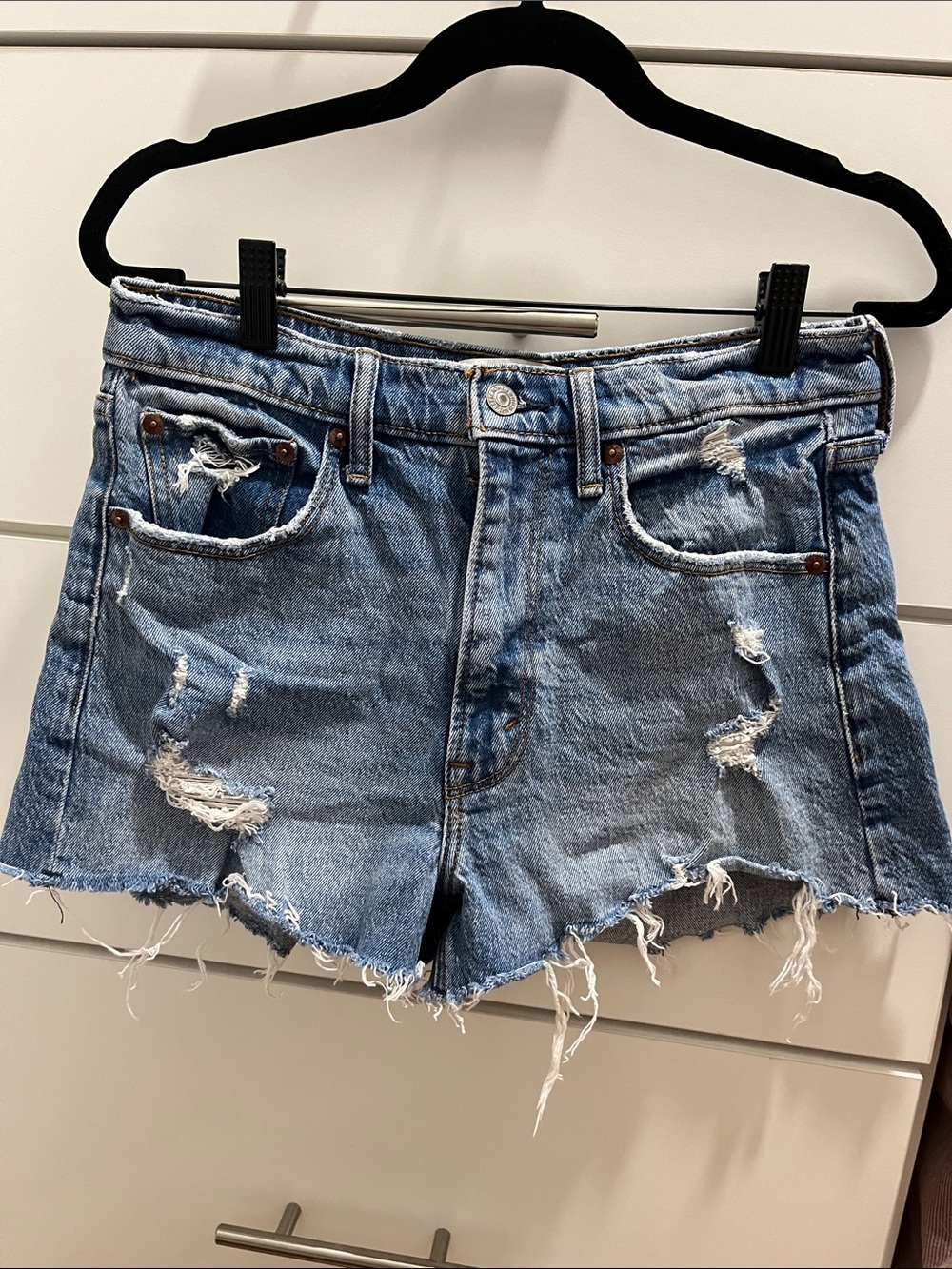 Abercrombie Mom Short high rise Distressed Denim Women’s Shorts size 26/2